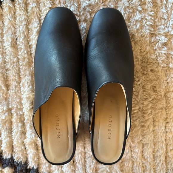 Nisolo Heeled Mule - Picture 2 of 4